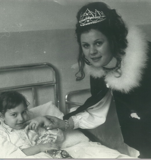 Graziella Bosco, Bela Tessiòira 1975, in visita al reparto di Pediatria dell' Ospedale